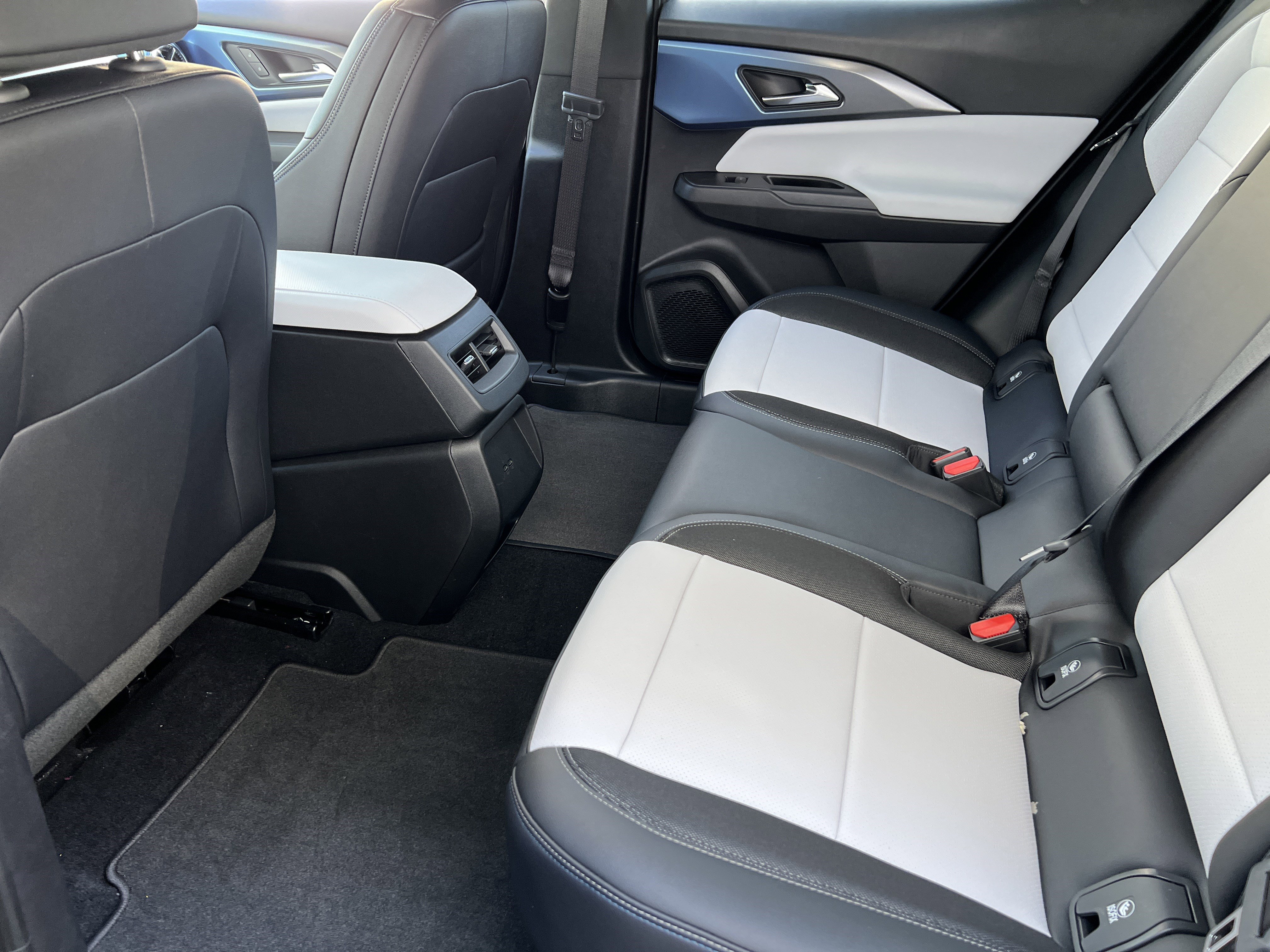 New 2026 Chevrolet Equinox EV LT FWD image 16