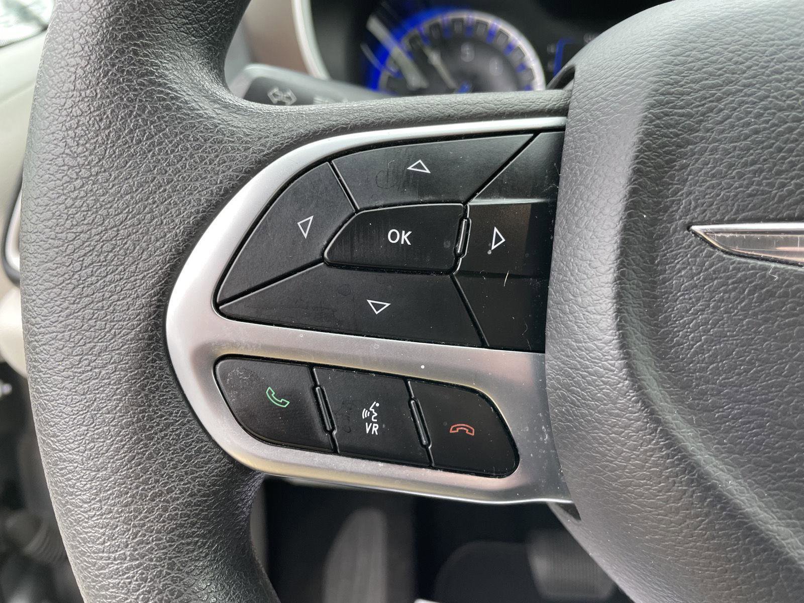 Used 2018 Chrysler Pacifica Touring Plus w/ Tire & Wheel Group FWD image 14