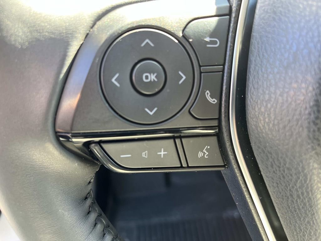 Used 2024 Toyota Venza XLE image 31