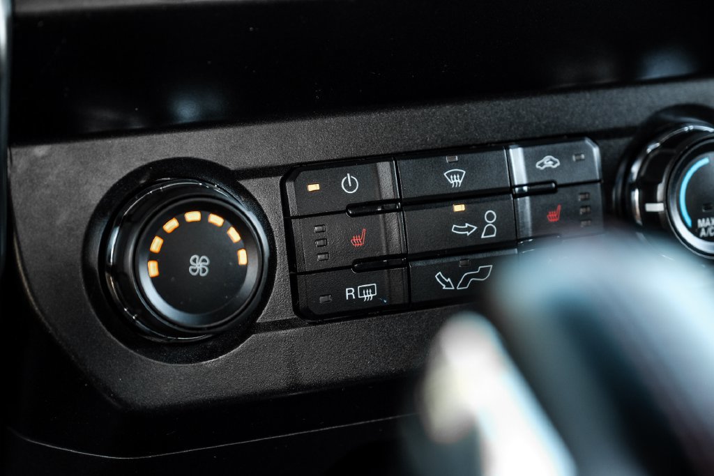 Used 2019 Ford F150 XLT w/ Equipment Group 302A Luxury AWD/4WD image 19