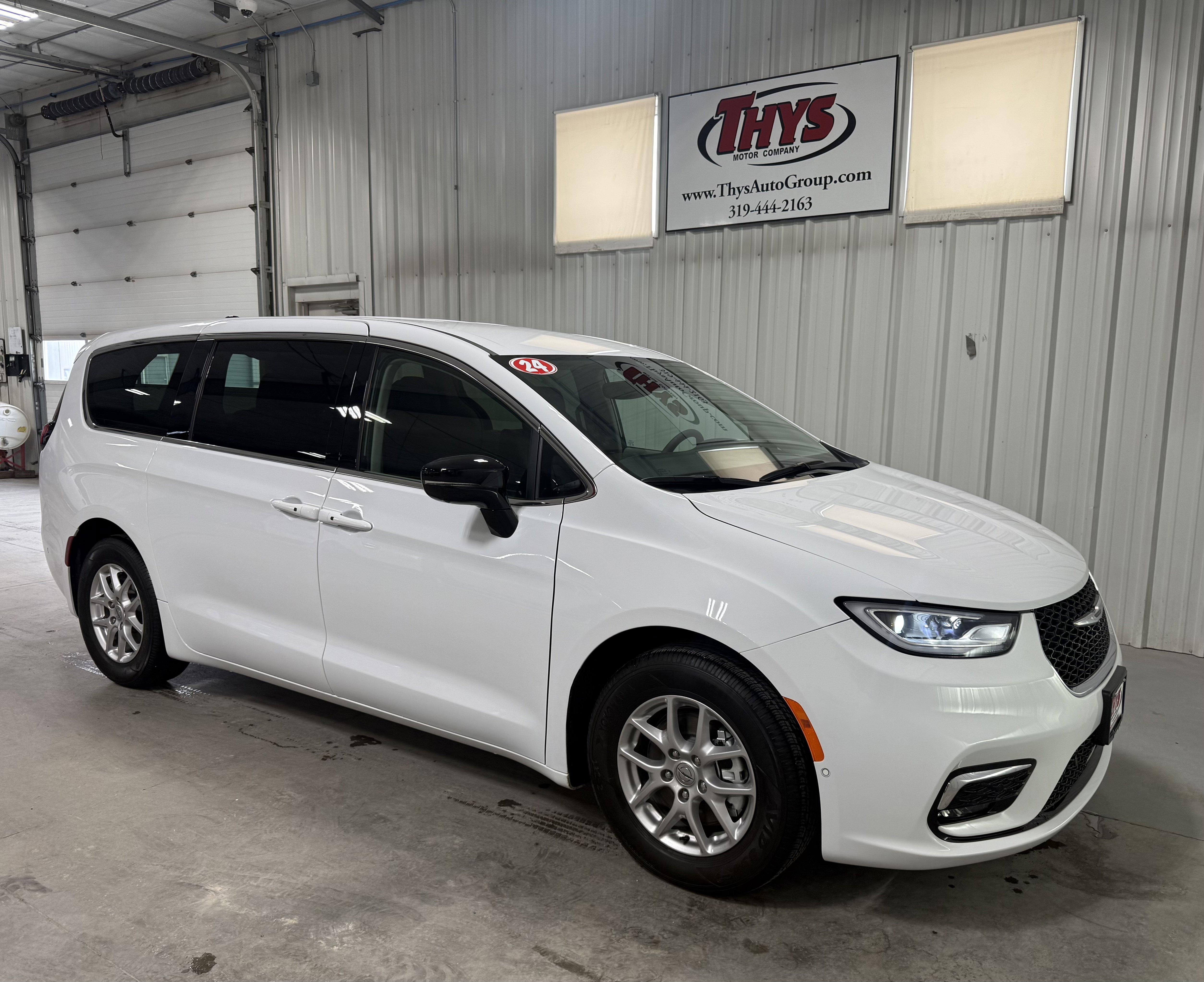 Used 2024 Chrysler Pacifica Touring-L