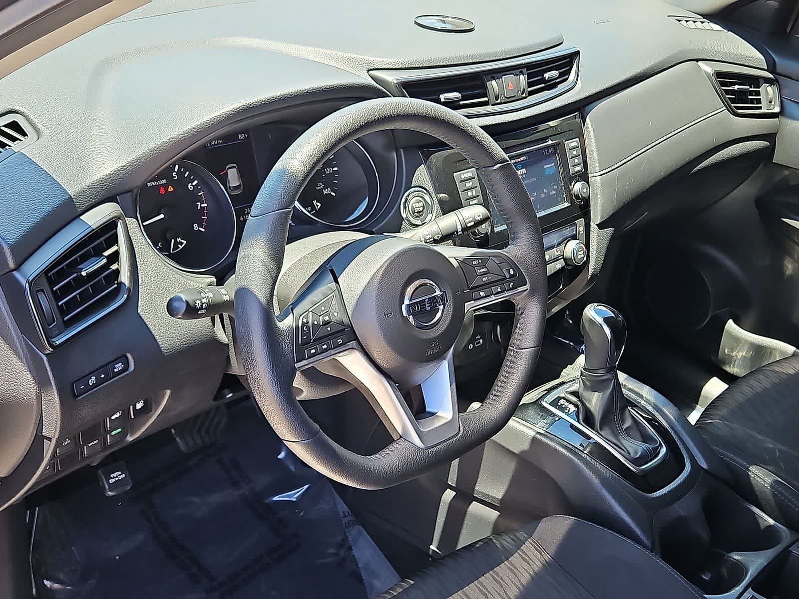 Used 2018 Nissan Rogue SV w/ Premium Package FWD image 16