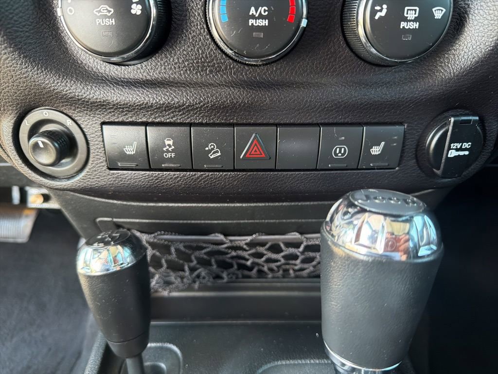 Used 2016 Jeep Wrangler Unlimited Rubicon w/ Connectivity Group image 36