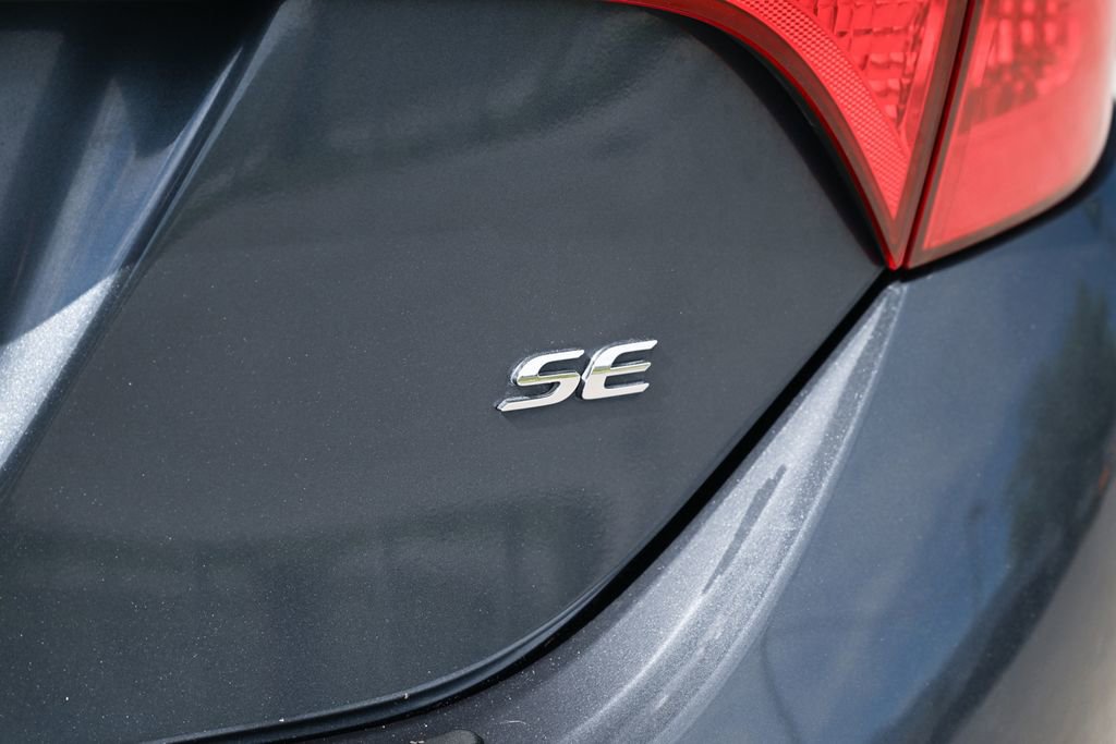 Used 2018 Toyota Corolla SE w/ Carpet Mat Package (TMS) FWD image 13