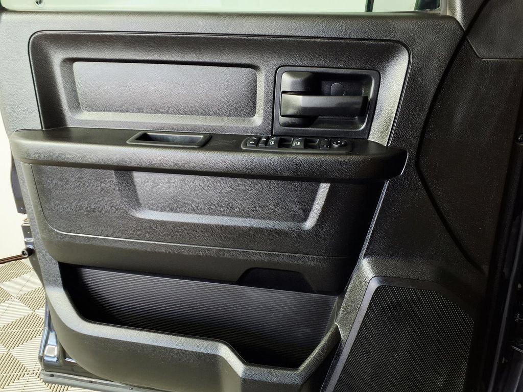 Used 2019 RAM 1500 Tradesman w/ Chrome Plus Package RWD image 9