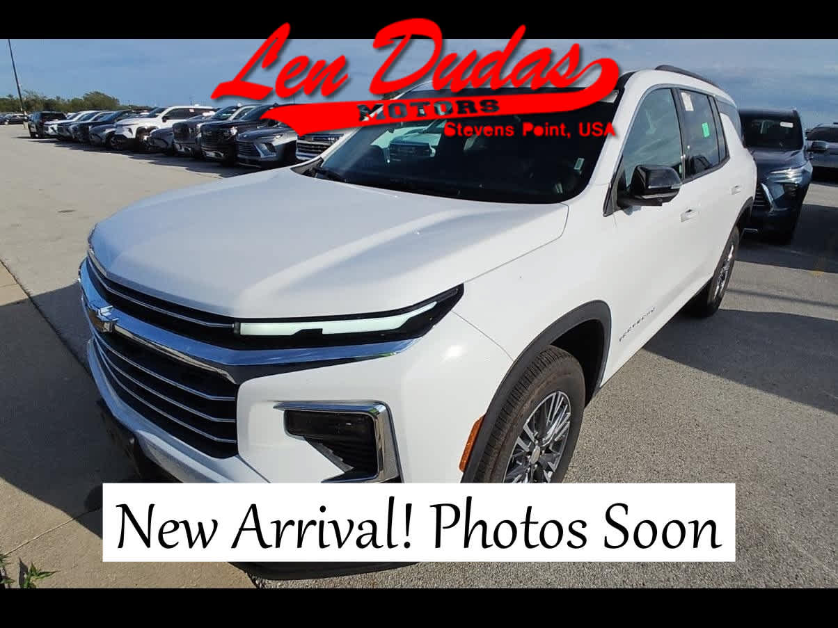 Used 2026 Chevrolet Traverse LT w/ Driver Confidence Package AWD/4WD image 1