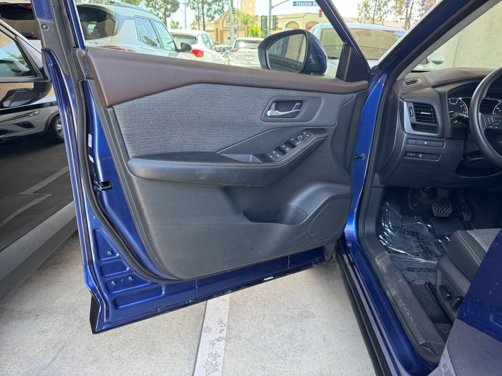 Used 2023 Nissan Rogue SV FWD image 18