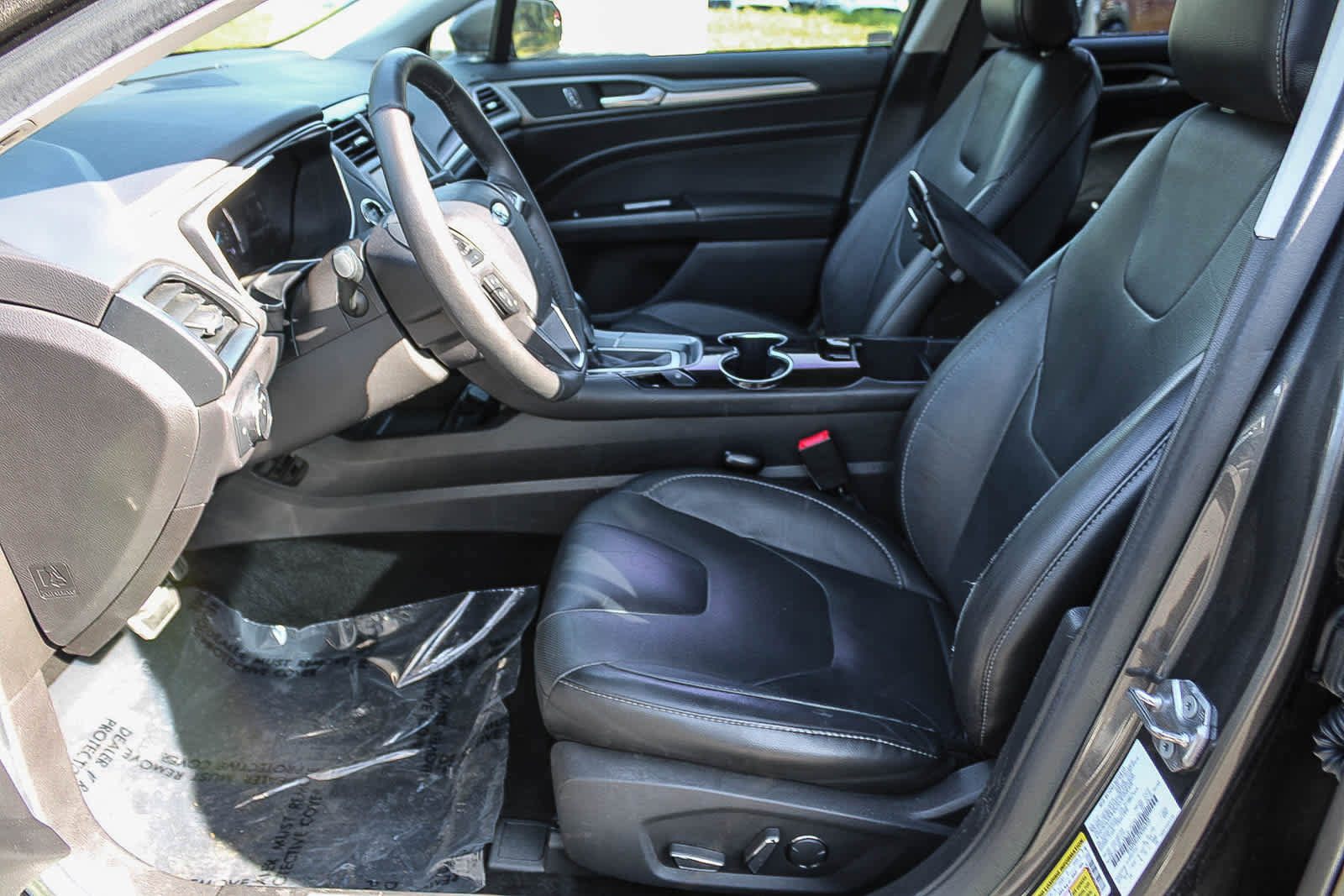 Used 2015 Ford Fusion Titanium FWD image 17