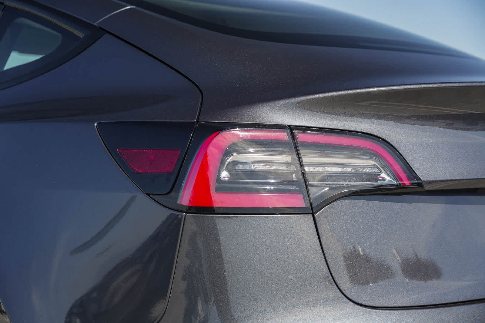 Used 2022 Tesla Model 3 Long Range AWD/4WD image 9
