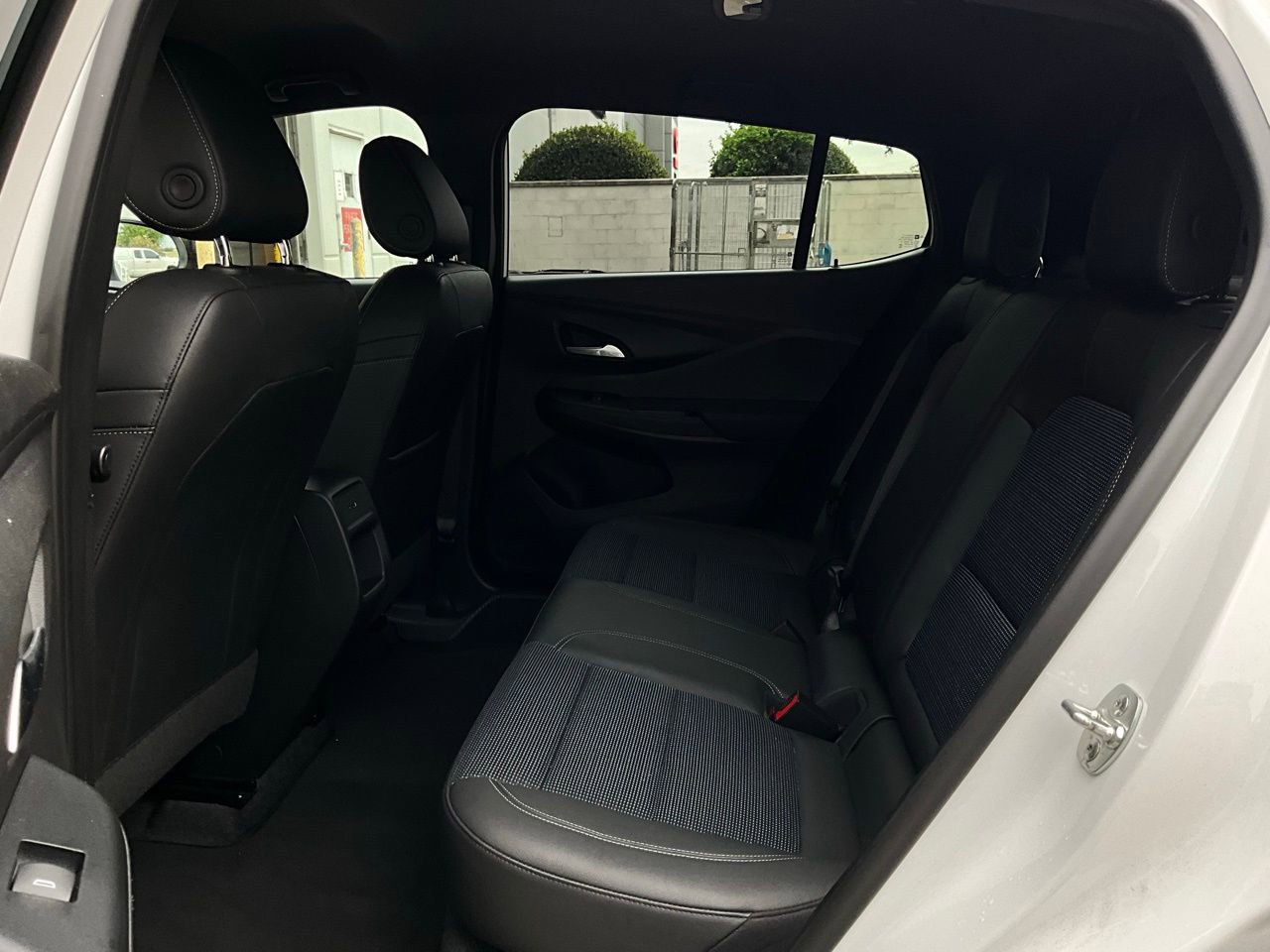 Used 2025 Buick Envista Preferred image 11