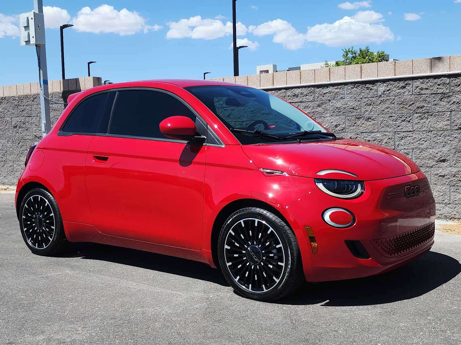 Used 2024 FIAT 500 e (RED) FWD image 2
