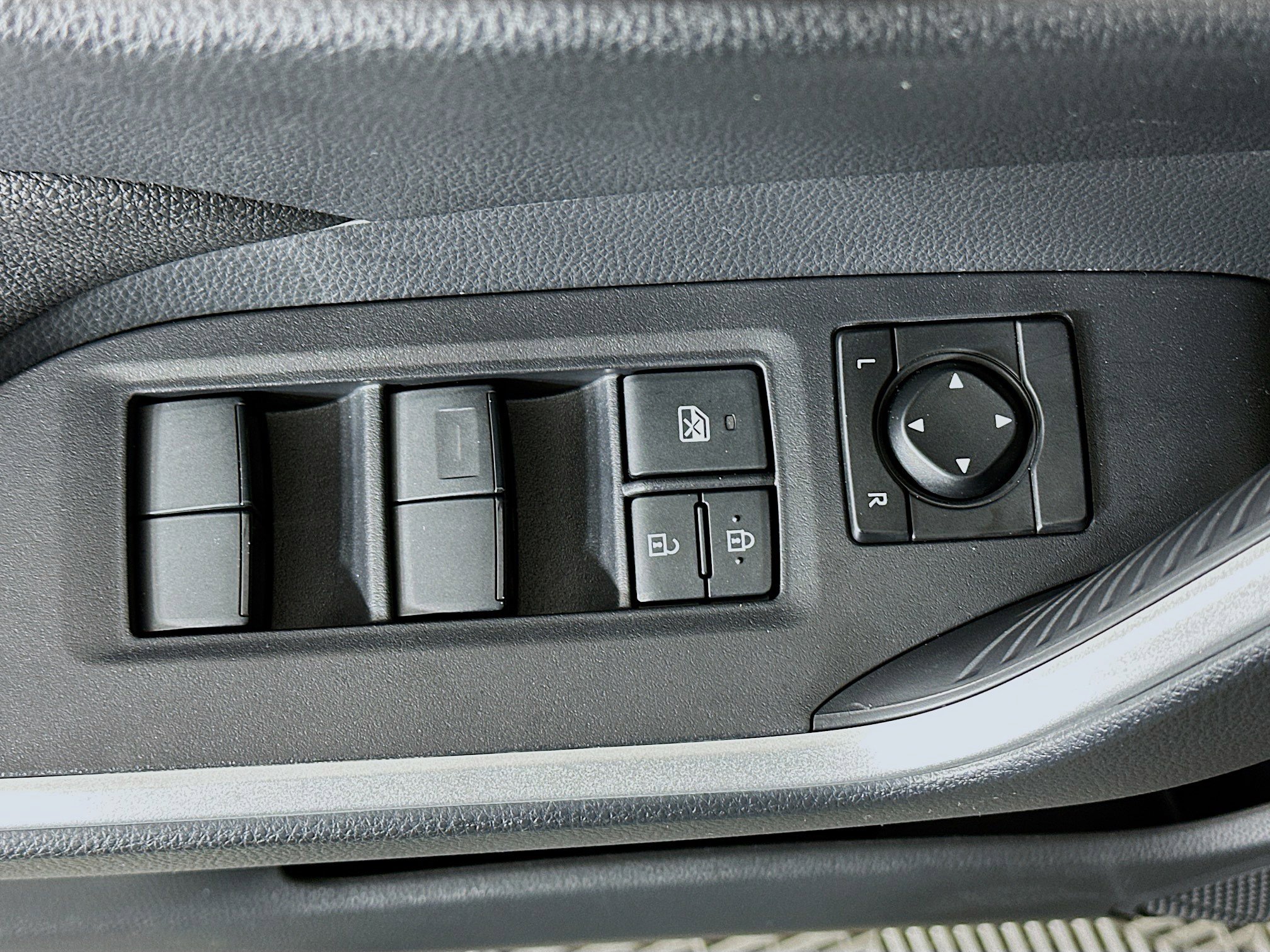 Used 2025 Toyota RAV4 LE image 15