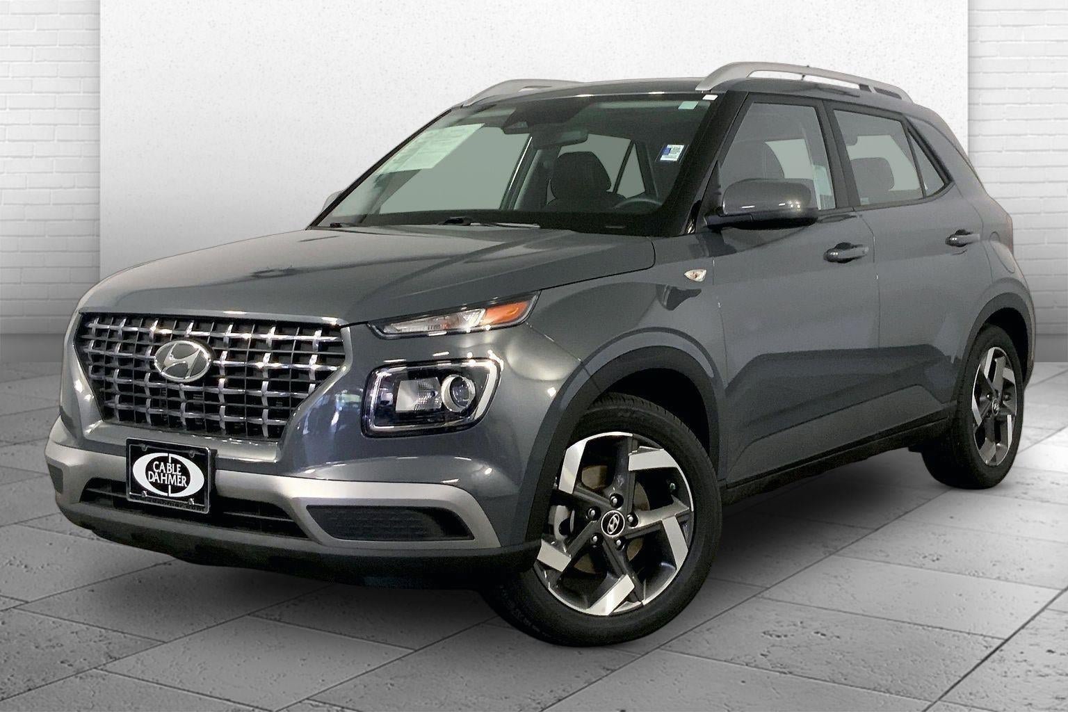 Used 2025 Hyundai Venue SEL FWD image 13