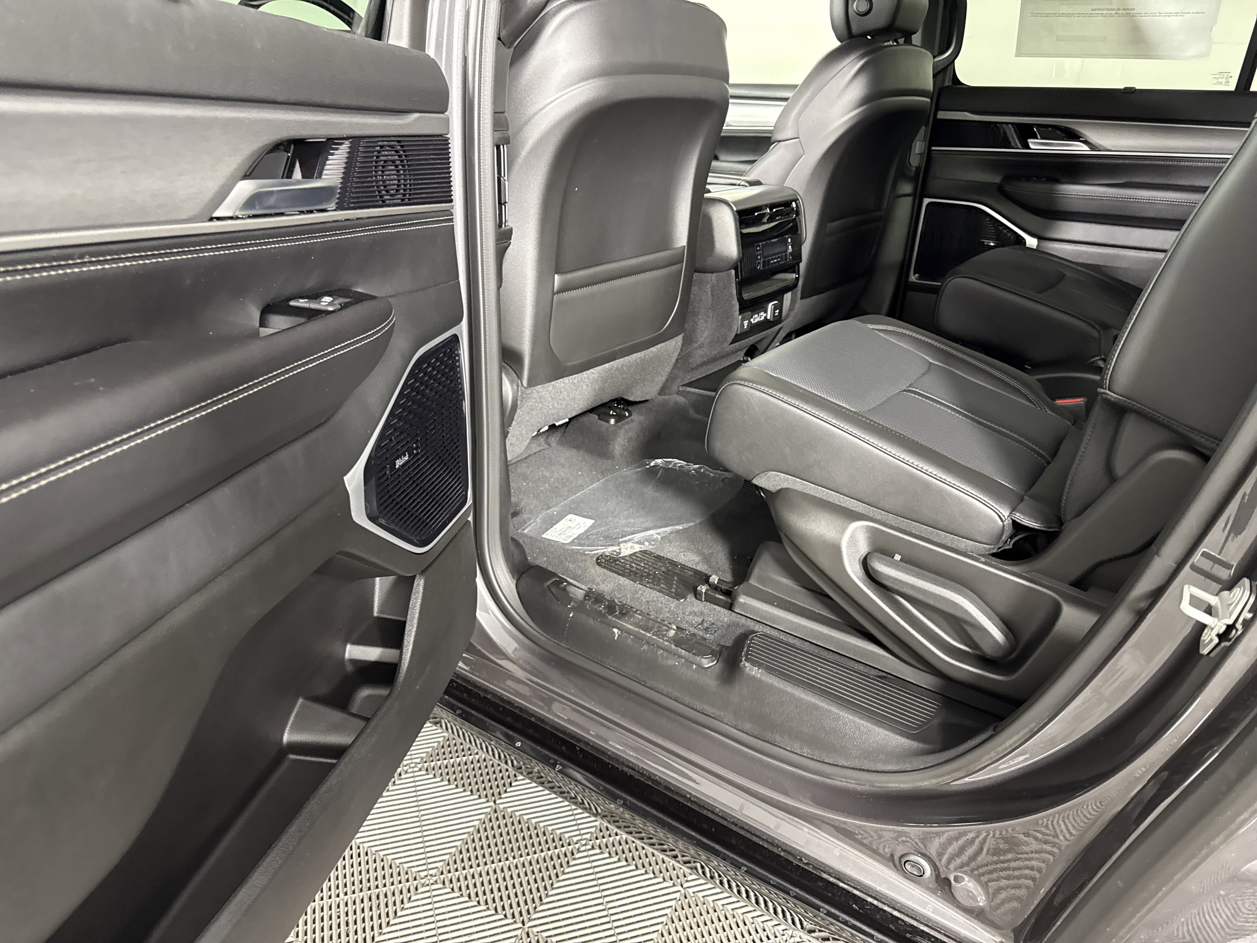 New 2025 Jeep Wagoneer L Series III w/ Quick Order Package 25C Super image 17