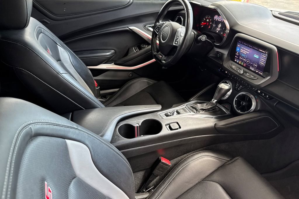 Used 2020 Chevrolet Camaro SS RWD image 15