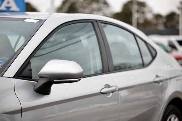 Used 2025 Toyota Camry LE image 3