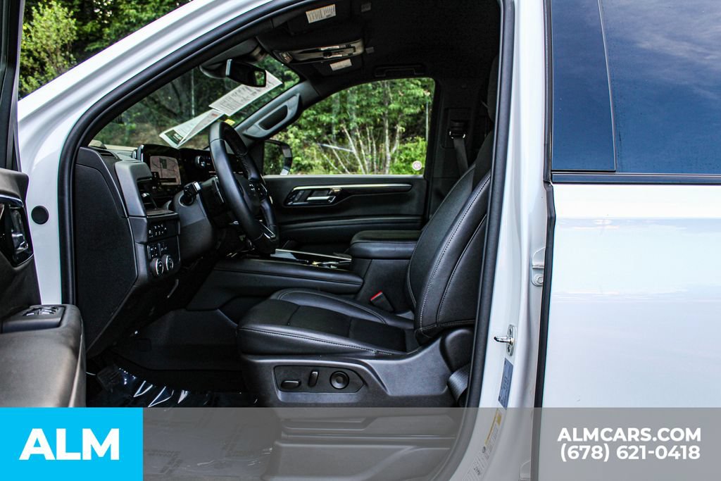 Used 2025 Chevrolet Suburban Z71 AWD/4WD image 17