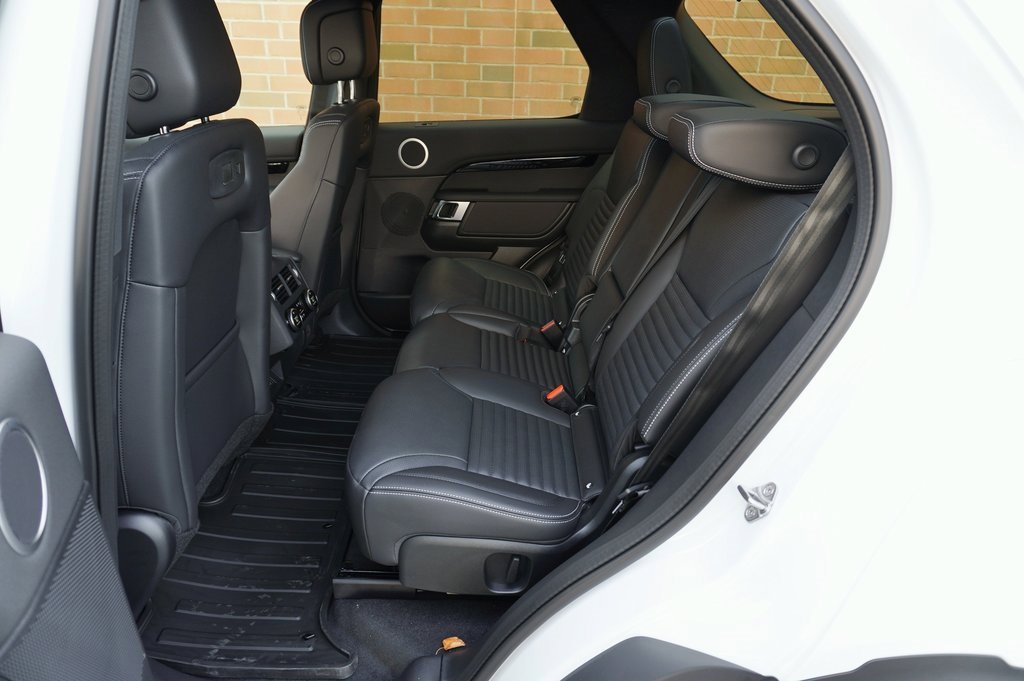 New 2025 Land Rover Discovery S image 31