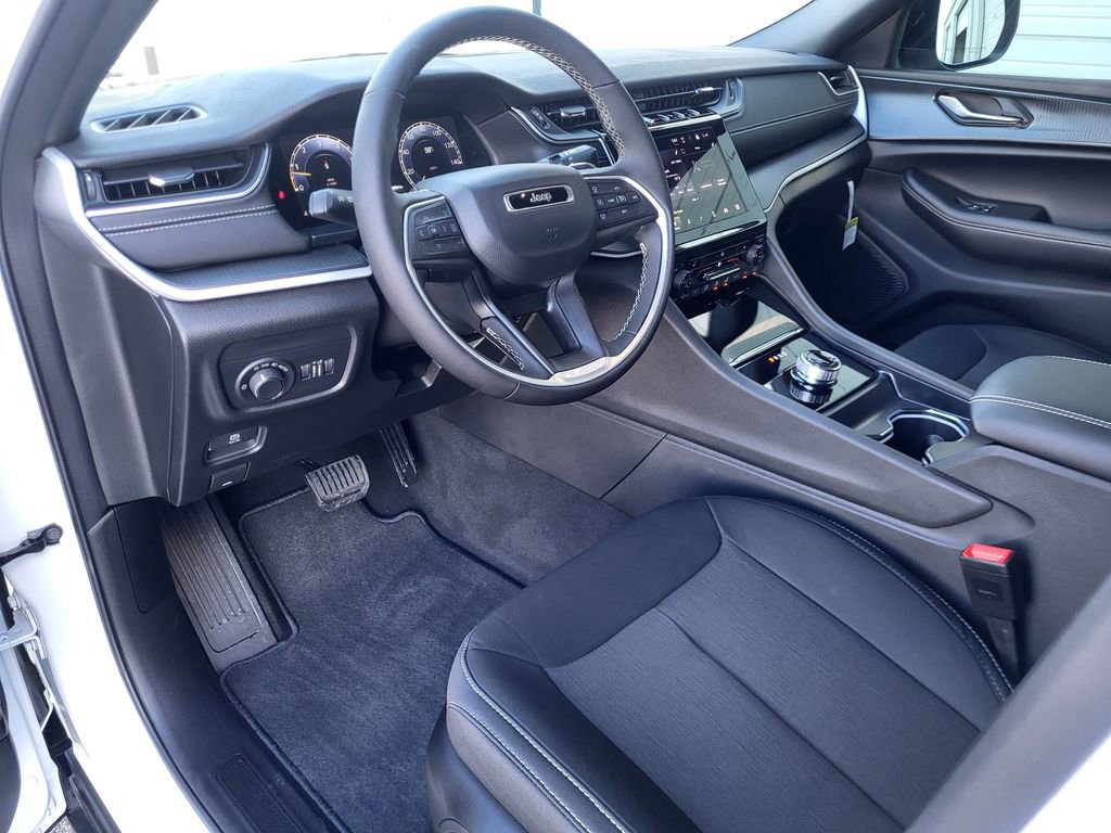 New 2025 Jeep Grand Cherokee L Laredo w/ Luxury Tech Group I RWD image 12