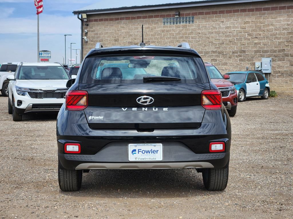 Used 2023 Hyundai Venue SEL FWD image 11