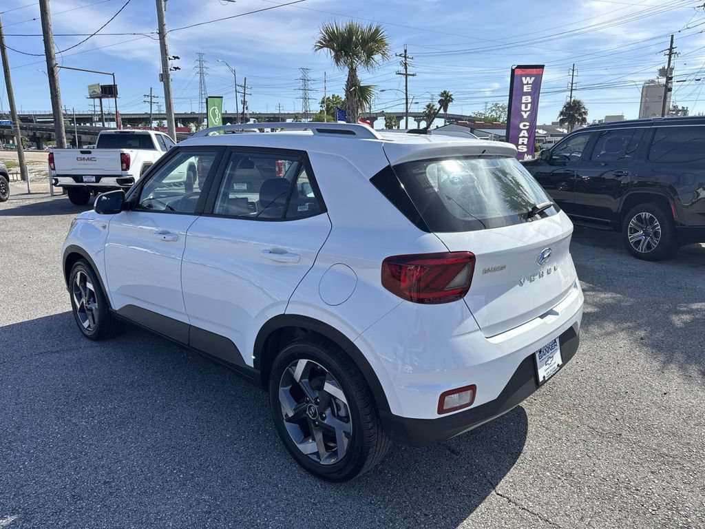Used 2025 Hyundai Venue SEL FWD image 6
