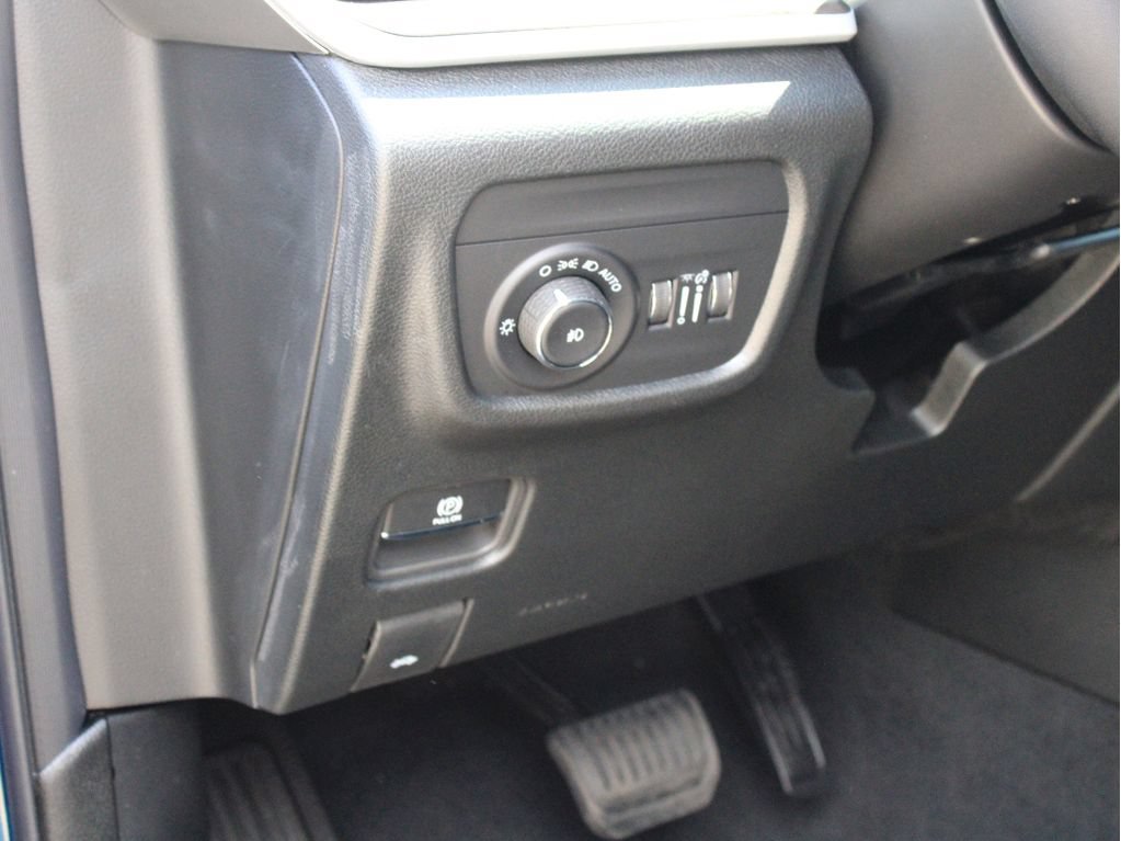 New 2026 Jeep Grand Cherokee L Limited w/ Limited Altitude Package AWD/4WD image 15