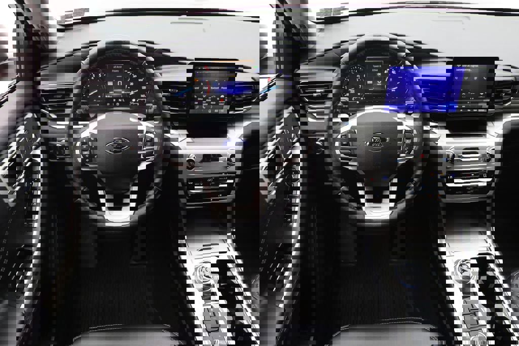 Used 2021 Ford Explorer XLT w/ Equipment Group 202A image 12