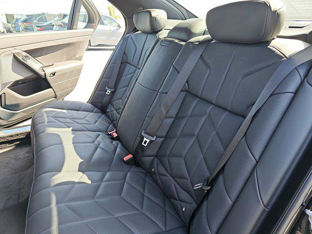 New 2025 BMW 750e xDrive image 14