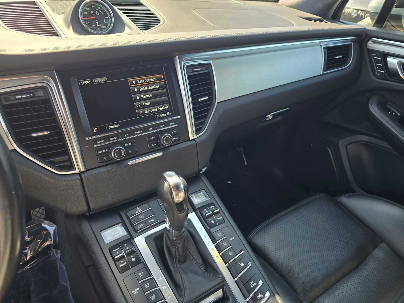 Used 2015 Porsche Macan Turbo AWD/4WD image 26