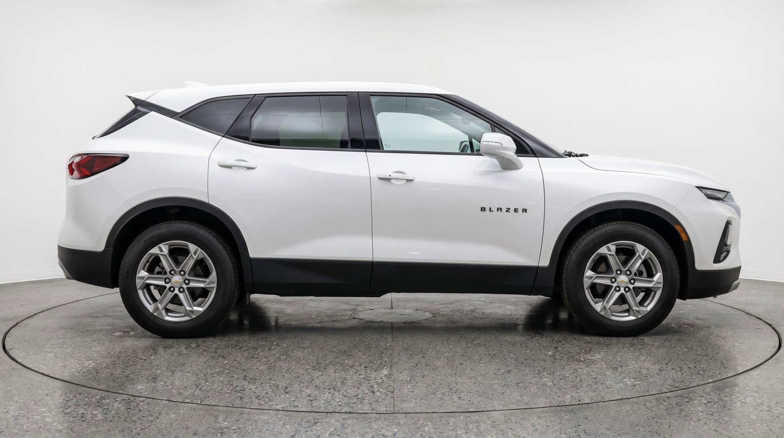 Used 2025 Chevrolet Blazer LT FWD image 11