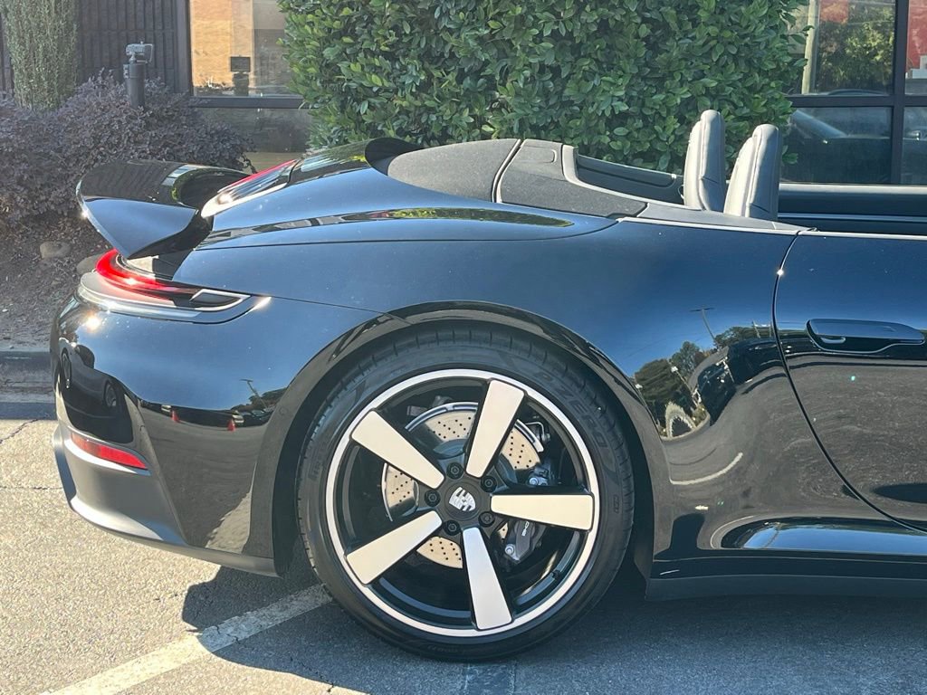 Used 2025 Porsche 911 Carrera w/ Premium Package image 18