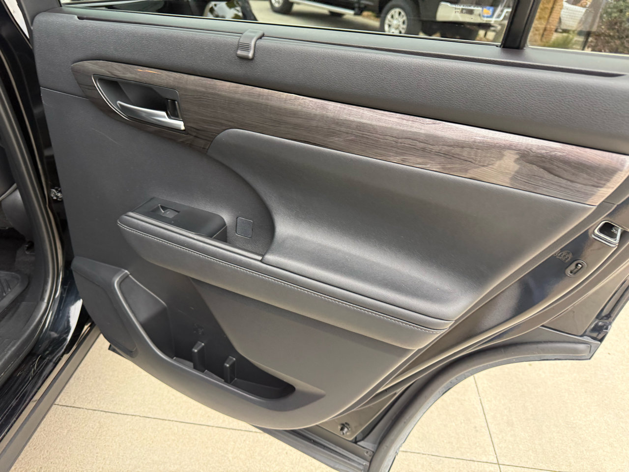 Used 2021 Toyota Highlander Limited image 19