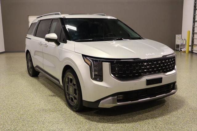 Used 2025 Kia Carnival SX image 1