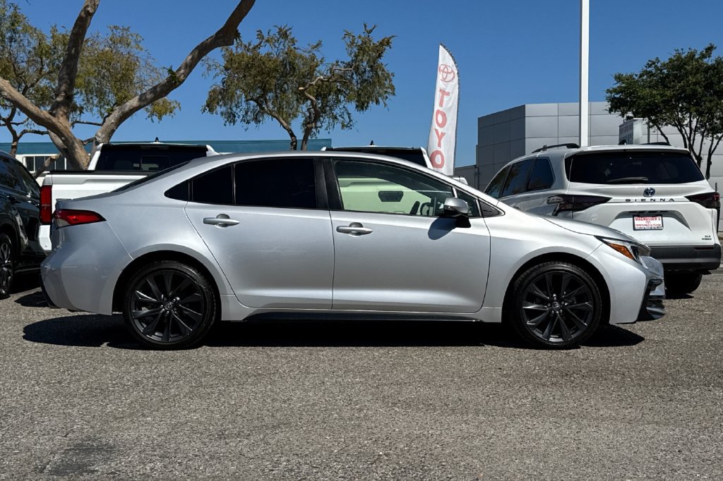 Certified 2025 Toyota Corolla SE w/ SE Premium Package FWD image 2