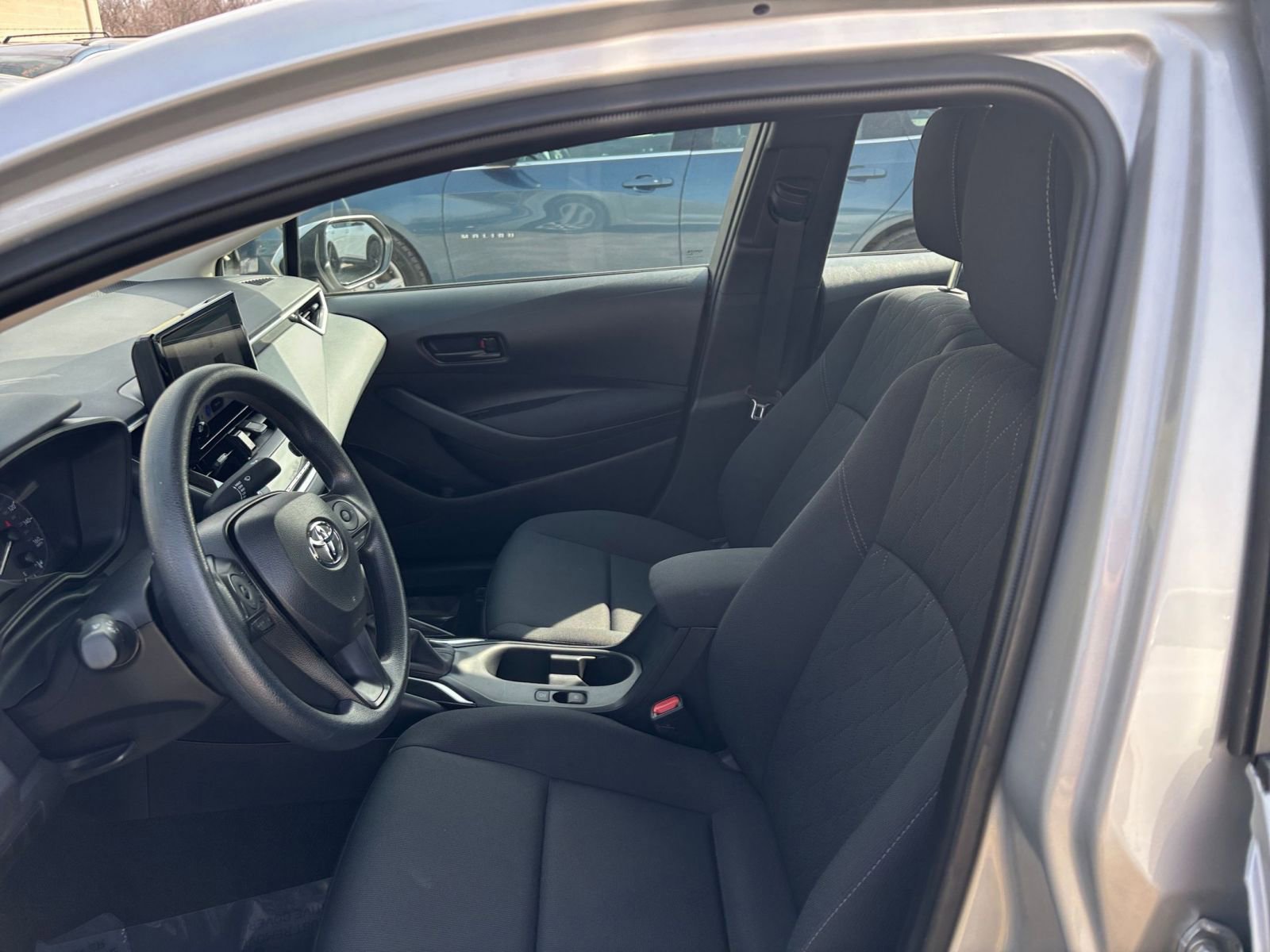 Used 2025 Toyota Corolla LE image 25