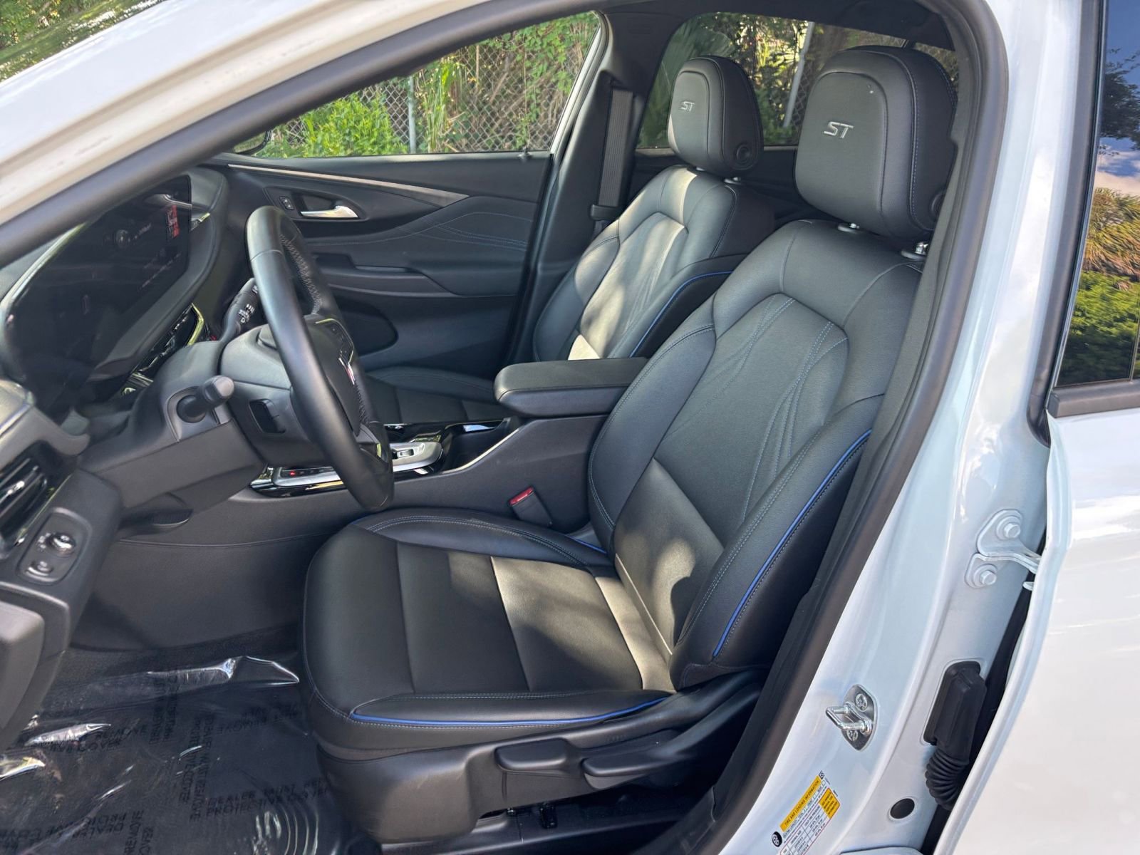 Used 2025 Buick Envista Sport Touring image 36