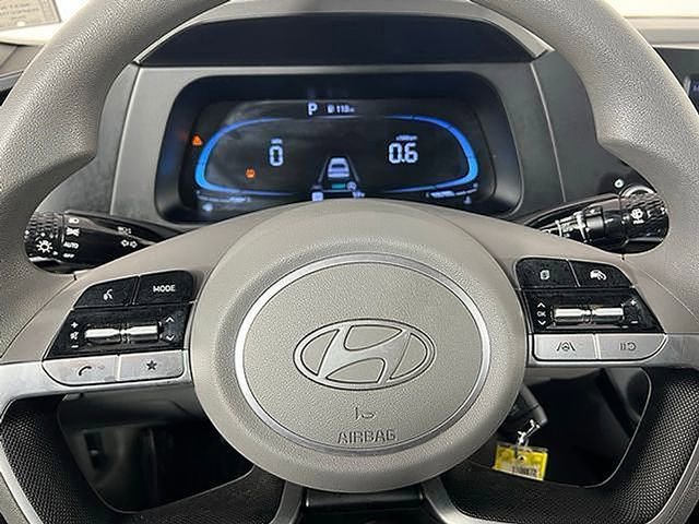 Used 2025 Hyundai Elantra SE image 25