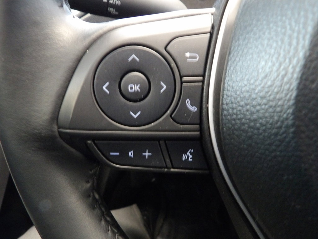 Used 2025 Toyota Corolla Cross LE image 28