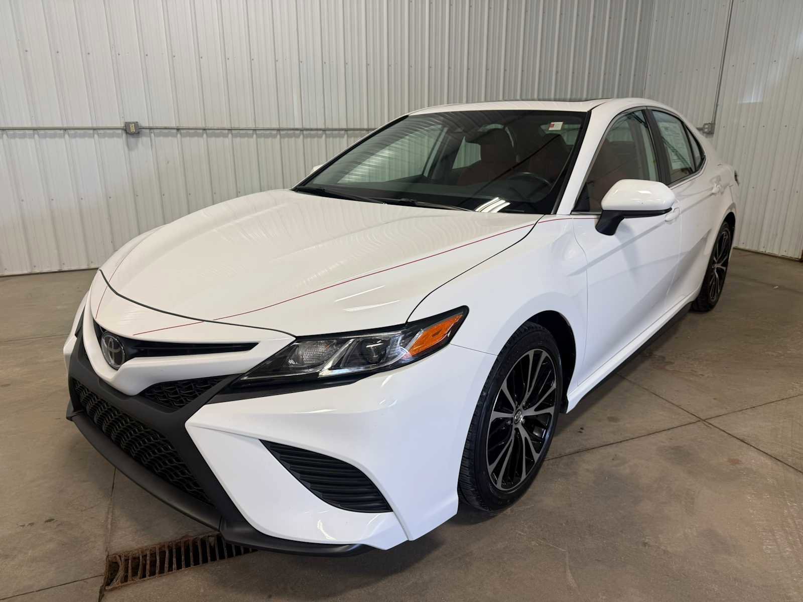 Certified 2020 Toyota Camry SE FWD image 1