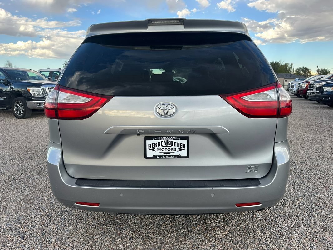 Used 2018 Toyota Sienna XLE w/ XLE Navigation Package AWD/4WD image 9