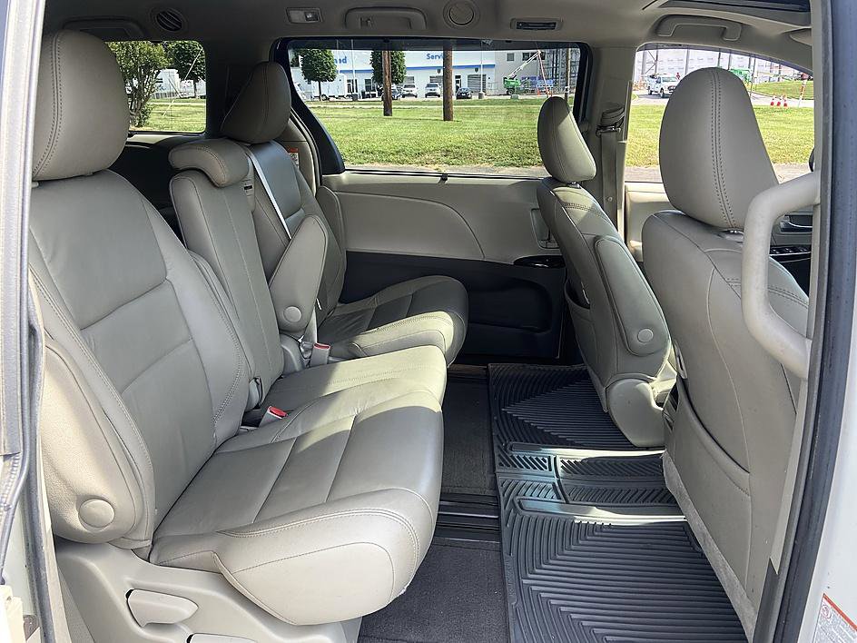 Used 2016 Toyota Sienna XLE FWD image 19