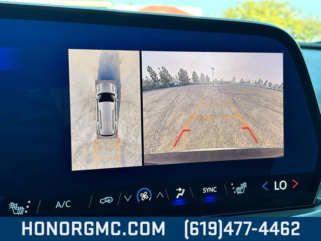 Used 2024 Chevrolet Traverse LT image 33