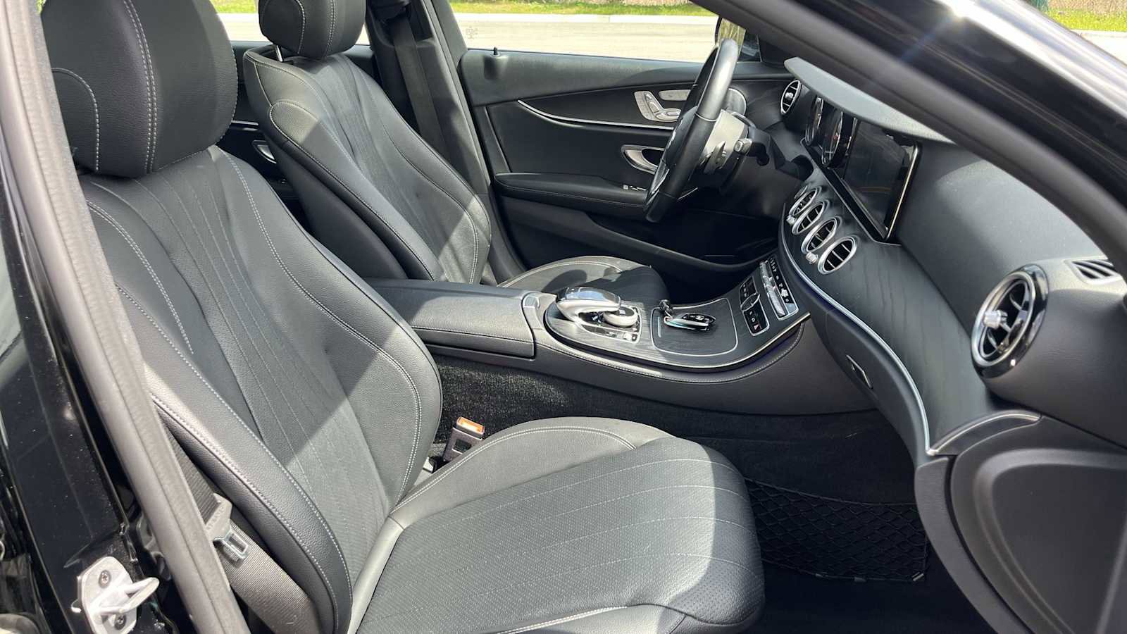 Certified 2019 Mercedes-Benz E 300 4MATIC image 11