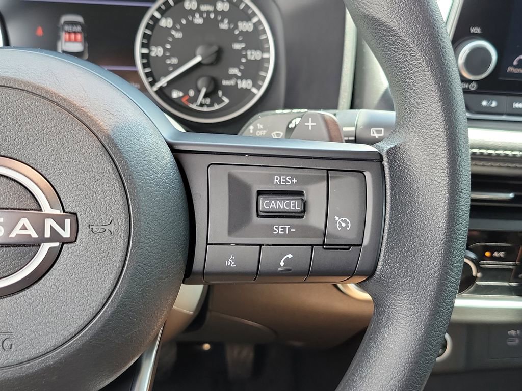 Used 2023 Nissan Rogue S image 7