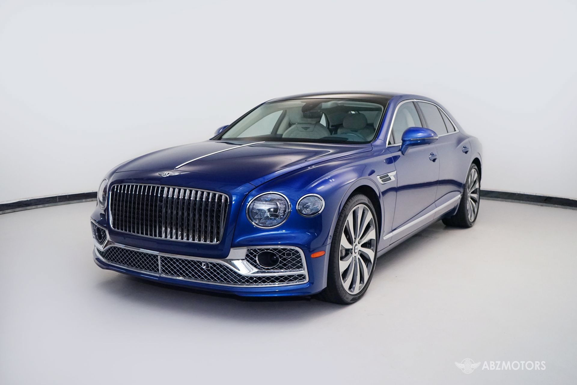 Used 2022 Bentley Flying Spur V8 AWD/4WD image 2