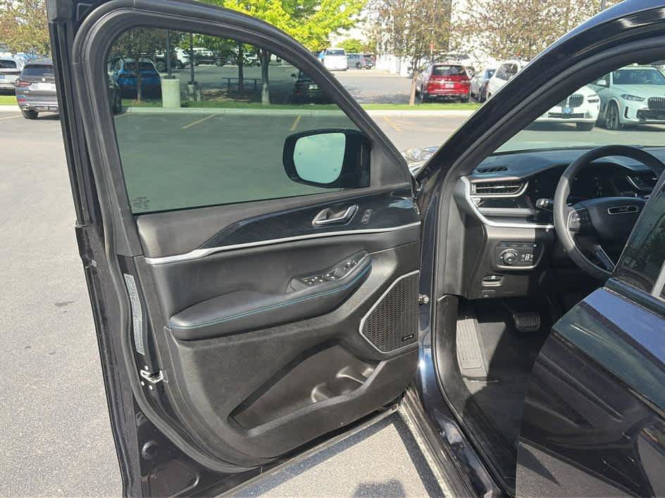 Used 2024 Jeep Grand Cherokee Trailhawk w/ Luxury Tech Group III AWD/4WD image 11
