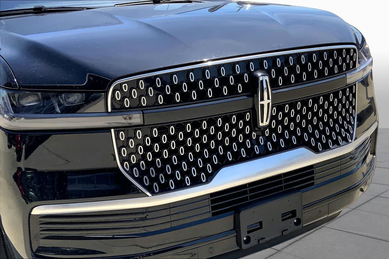 Used 2025 Lincoln Navigator Reserve AWD/4WD image 28