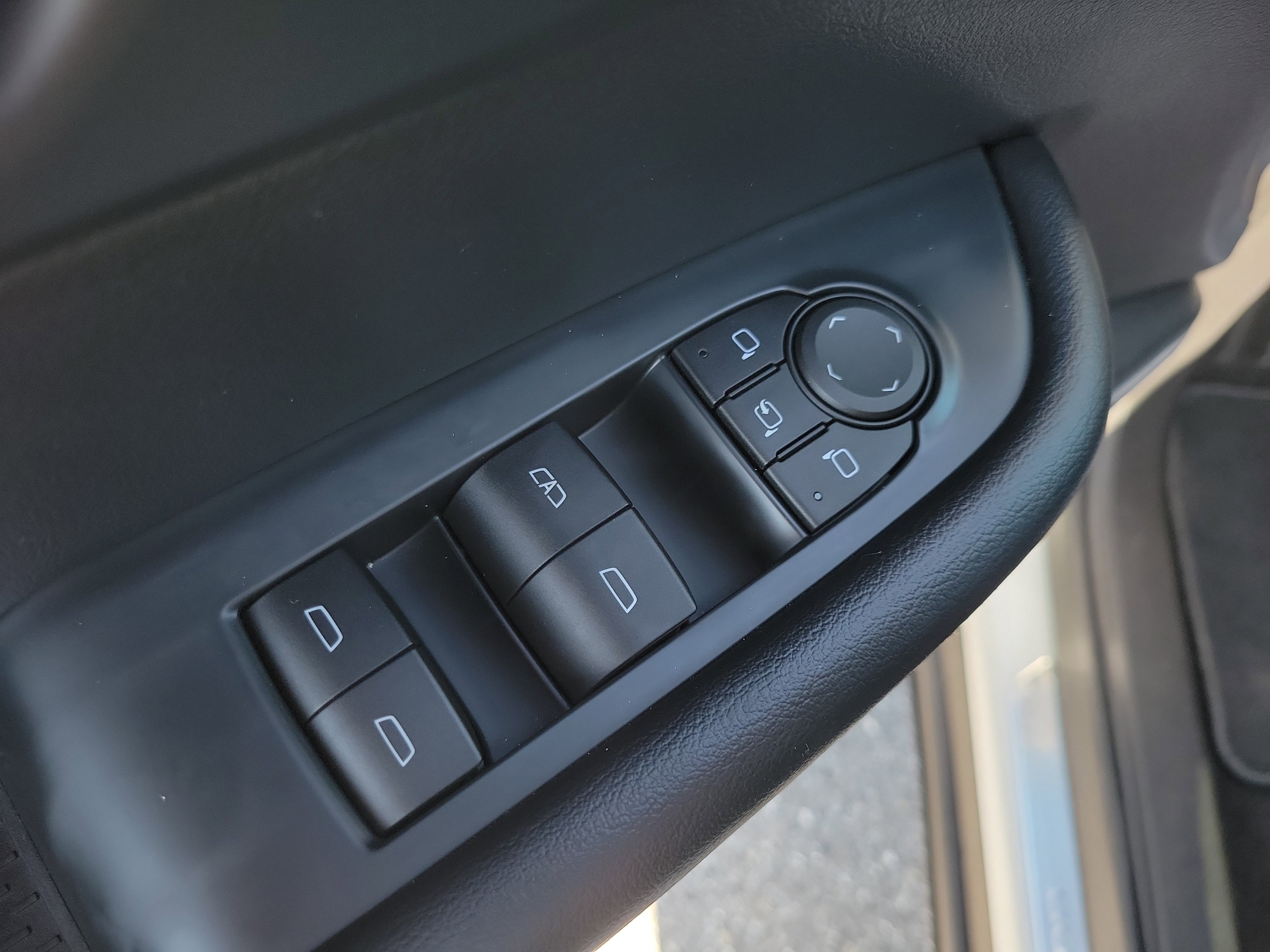 Used 2025 Buick Enclave Preferred image 17