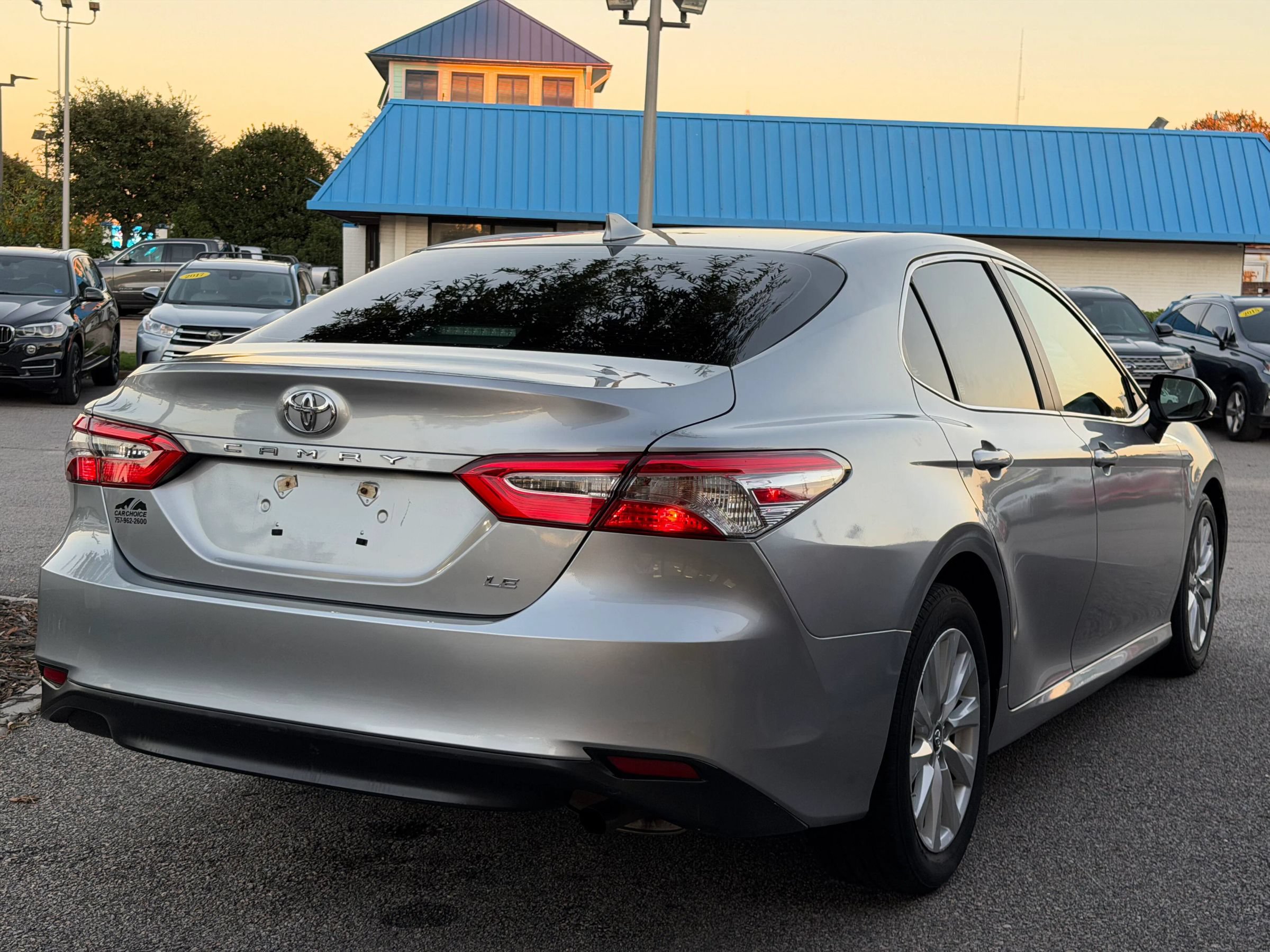 Used 2019 Toyota Camry LE FWD image 8
