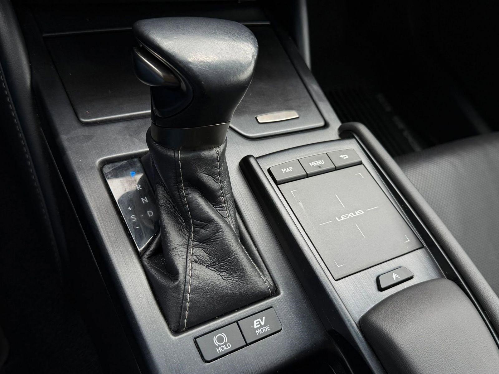 Certified 2020 Lexus ES 300h w/ Premium Package FWD image 18